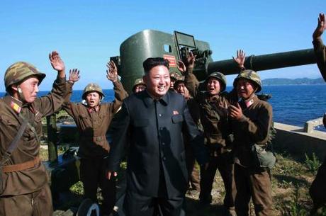 Kim Jong Un inspects the Ung Islet Defense Detachment (Photo: Rodong Sinmun).