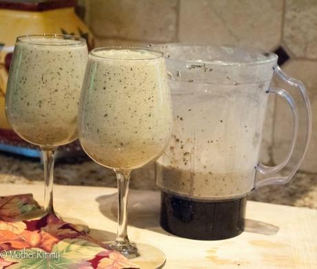 Summer Fresh Apricot and Blueberry Green Smoothie