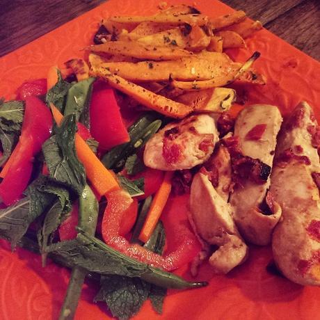Chilli, Ginger, and Sundried Tomato Chicken with Rainbow Salad and Sweet Potato Fries via Fitful Focus