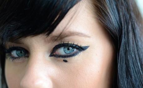 graphic black eyeliner