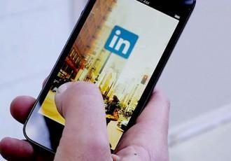 Linkedin app 330x230 LinkedIn To Replace Contacts App With ‘Connected’ App 