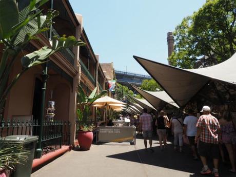 P1110071 昼下がりの賑わい，ロックスマーケット / The Rocks Markets, Sydney