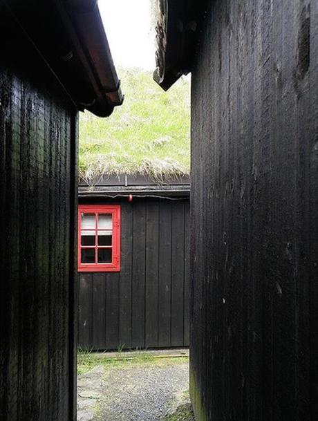 red-window-black-barn