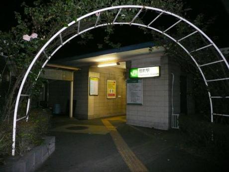 957a4fca0f8cf542045e090578f0f98a 深夜の鶴見線, 駅風景 / The Tsurumi Line at midnight