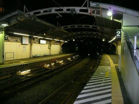6dff5f9d52f43d640abd7b7c47b5e453 深夜の鶴見線, 駅風景 / The Tsurumi Line at midnight