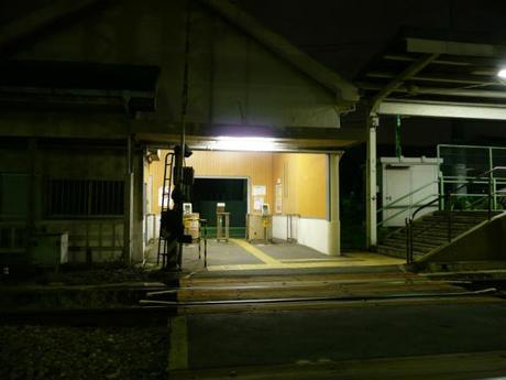 d5115771310eca826788956b7208eea8 深夜の鶴見線, 駅風景 / The Tsurumi Line at midnight