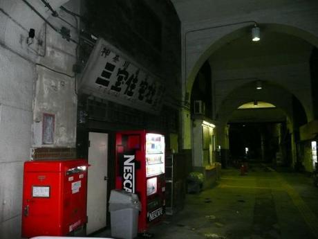 8090aadea1efedb5bdb5a6179841dead 深夜の鶴見線, 駅風景 / The Tsurumi Line at midnight
