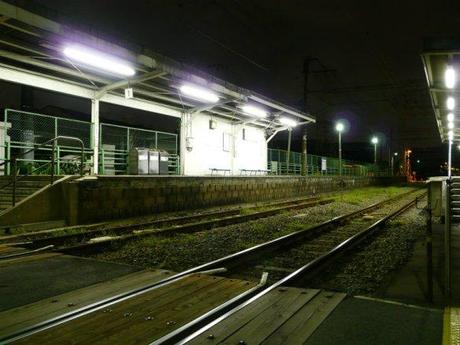 7aa320c0e2f78f8cfe64375a9e21b509 深夜の鶴見線, 駅風景 / The Tsurumi Line at midnight