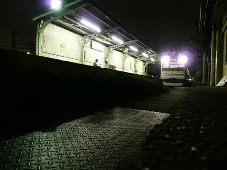 be00186fee35f9f24eaf909ea2b419b3 深夜の鶴見線, 駅風景 / The Tsurumi Line at midnight
