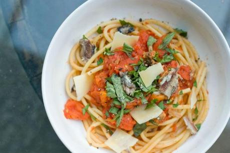 How to make Spaghetti with Tomatoes and Anchovy ButterNon - Vegetarian