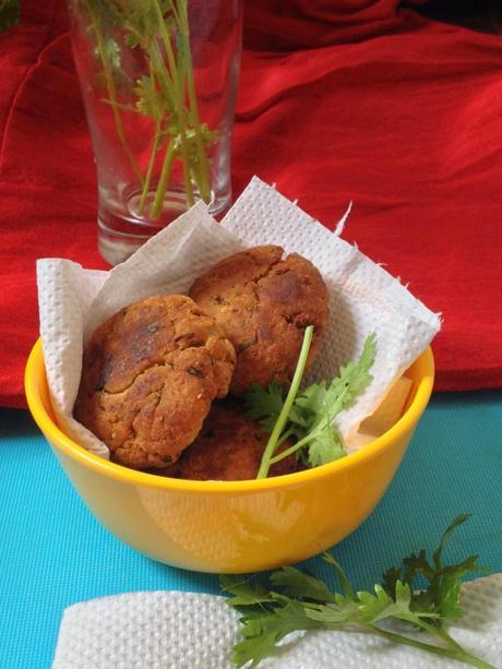 Khasta Dhaniya Mathri | Coriander Mathri | Snack Recipes | North Indian Snack Recipes