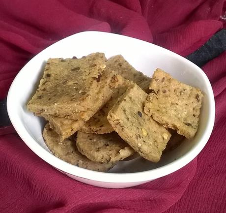 Wheat Crackers | Eggless Butterless Crackers | Spiced Crackers