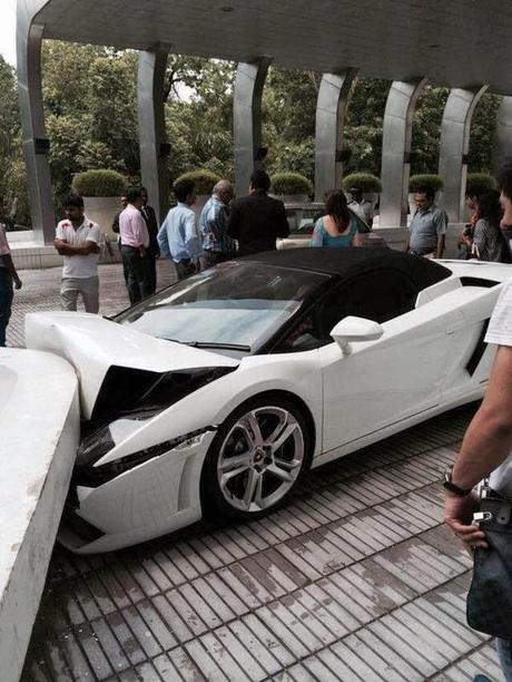 Jeeves ~  the not so perfect valet causes damage to Lamborghini Gallardo ... !!