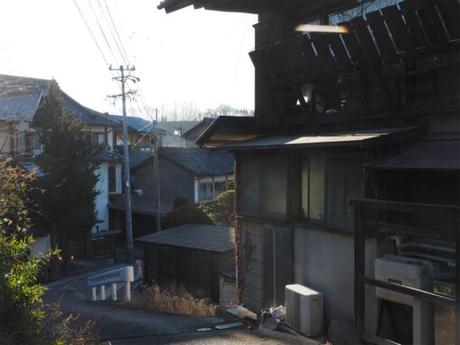 PC250033 北アルプスを望む千曲川河畔の宿，塩名田宿 / Shionada shiku post station, on a clear stream