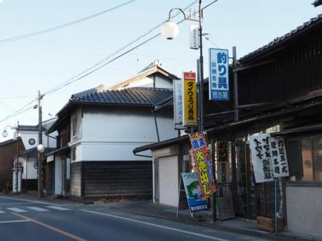 PC250032 北アルプスを望む千曲川河畔の宿，塩名田宿 / Shionada shiku post station, on a clear stream