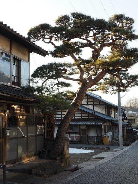 PC250045 北アルプスを望む千曲川河畔の宿，塩名田宿 / Shionada shiku post station, on a clear stream