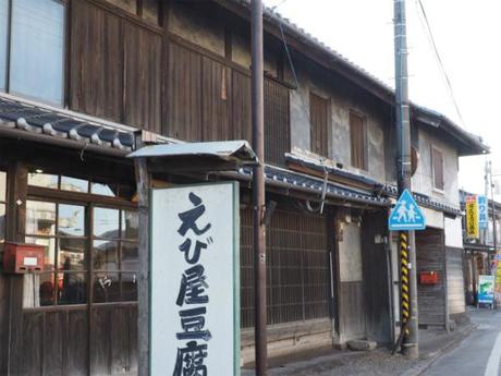 PC250021 北アルプスを望む千曲川河畔の宿，塩名田宿 / Shionada shiku post station, on a clear stream