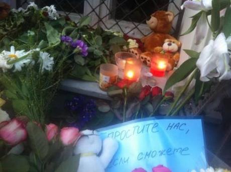 Russian citizens honor the memory of Malaysian flight MH17 victims