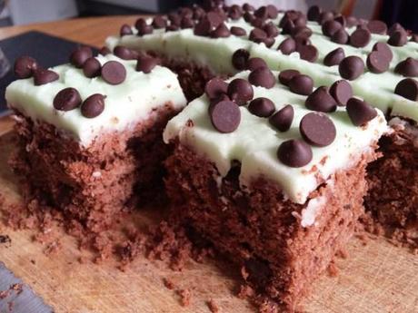 mint chocolate chip traybake big dessert squares easy party summer cooking