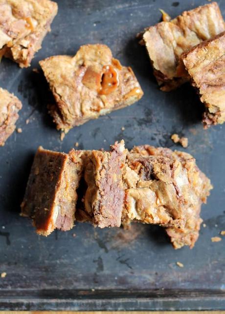 These one-bowl Browned Butter Caramel Pecan Chocolate Chip Blondies are chewy, easy, and totally delicious | from Bakerita.com #recipe