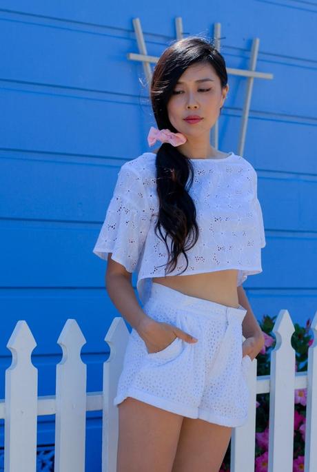 white eyelet summer outfit blogger style