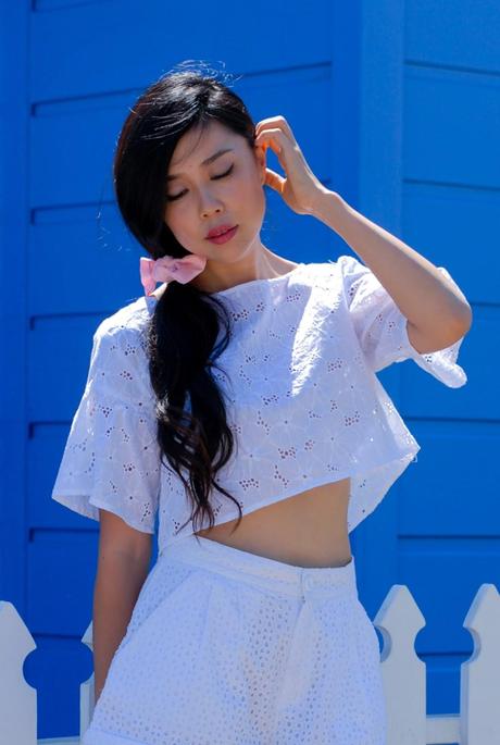white eyelet summer outfit blogger style