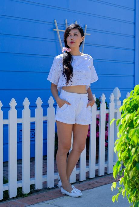 white eyelet summer outfit blogger style
