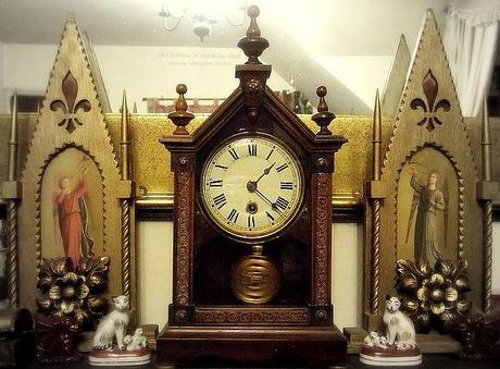 Where to Display Your Antique Clock Photo by Kotomi (Flickr)