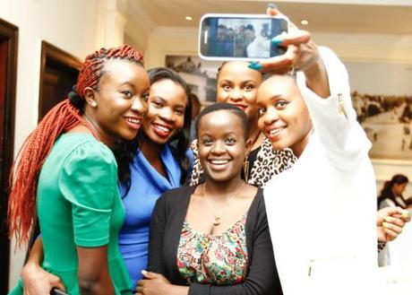 Bloggers (L-R) Vonette, Lucia, Anita, Anita G. & Caroline (in black) test the Samsung Galaxy K Zoom selfie feature_24th July
