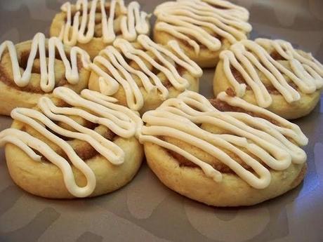 Cinnamon Roll Cookies - Dessert