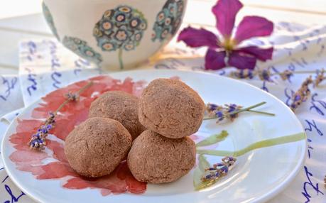 Paleo Chocolate Raspberry Macaroons (Paleo, Dessert, No Added Sweetener)