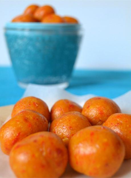 dried apricots, goji berries, cashews and coconut blended