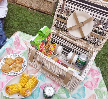 Transforming my Yard & Summer Picnic Fun!