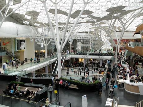 Westfield_London_Main_Atrium_2009