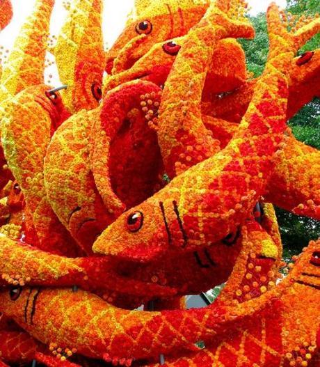 Top 10 Amazing Floats Covered in Flowers