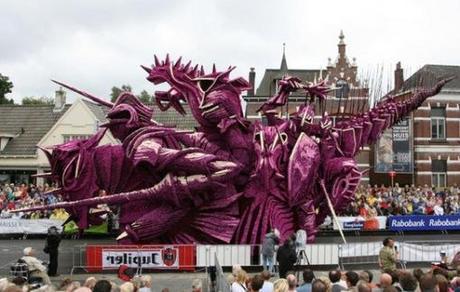 Top 10 Amazing Floats Covered in Flowers