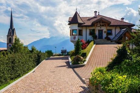 Principessa Italiana italy_cloz_villa_mountains