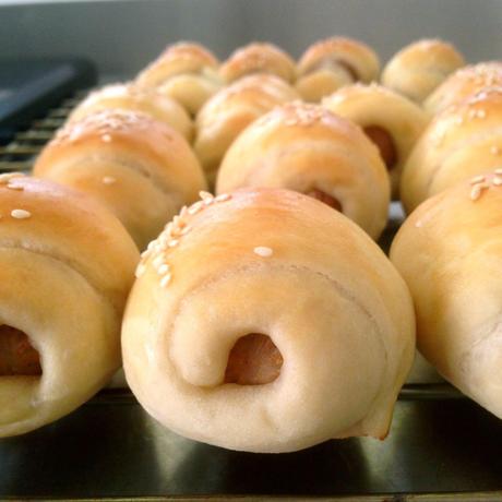 Mini Sausage Rolls with Champion Toast Dough