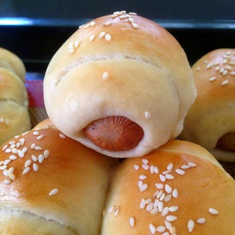 Mini Sausage Rolls with Champion Toast Dough