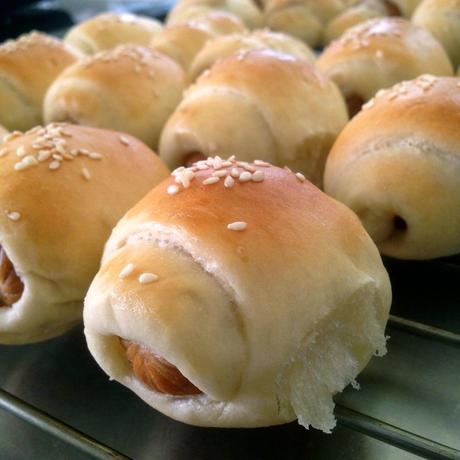 Mini Sausage Rolls with Champion Toast Dough