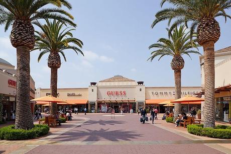 Outlet Shopping in Los Angeles