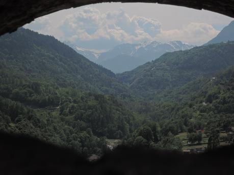 Los Alpes y el valle del Dora, desde una tronera del fuerte.