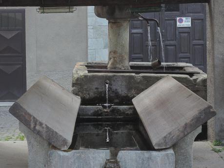 Típica fuente-lavadero en el Piamonte.