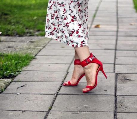 ootd, outfit post, i heart black, floral print spaghetti strap dress, leather jacket, read strappy sandals, white leather bag, anna rinaldi, Zara, Primark, what to wear to a date