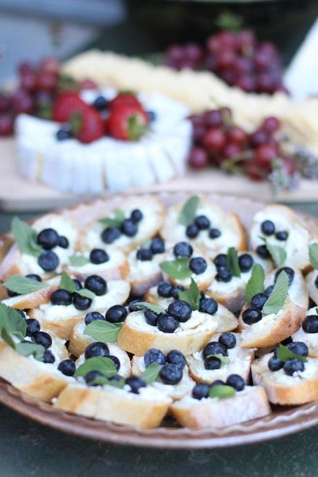 Blueberry Crostinia