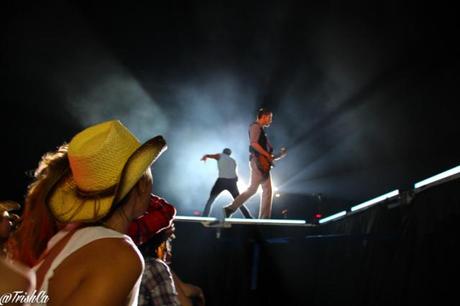 Luke Bryan Fans Boots and Hearts 2014
