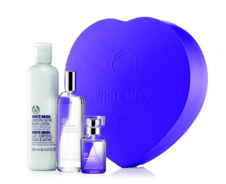 GIFT DELUXE WHITE MUSK, Rs 3295