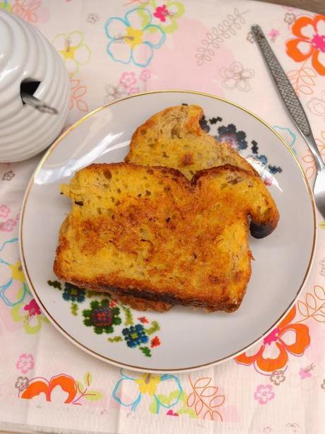 Eggless French Toast (with Custard powder)