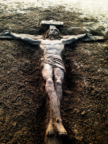 CrucifixOnTheBeach