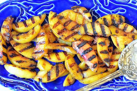 ~cardamom & cloves grilled peaches~